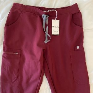 M figs Yola scrub bottoms